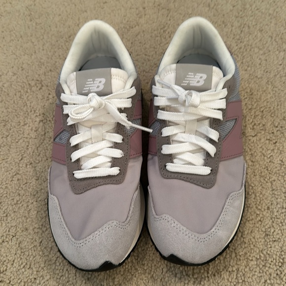 New Balance - Picture 2 of 3